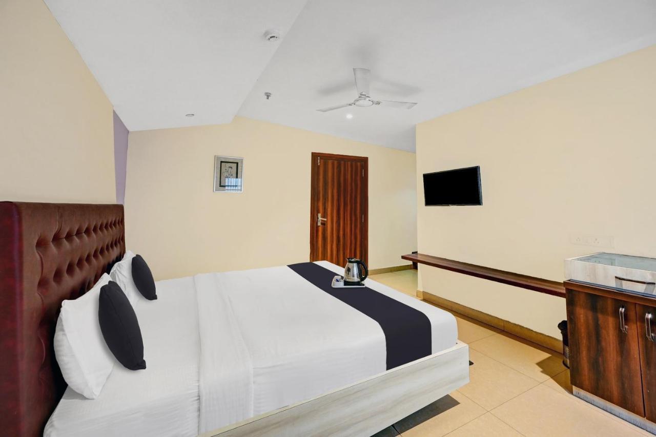 Hotel Townhouse Oak Pentagon Residency Bhubaneswar Esterno foto